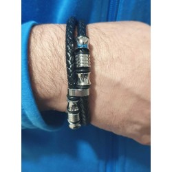 Bracciale uomo in acciaio e pelle nuovo in confezione regalo lunghezza 23,5 cm   con aggancio magnetico sicuro e comodo.
